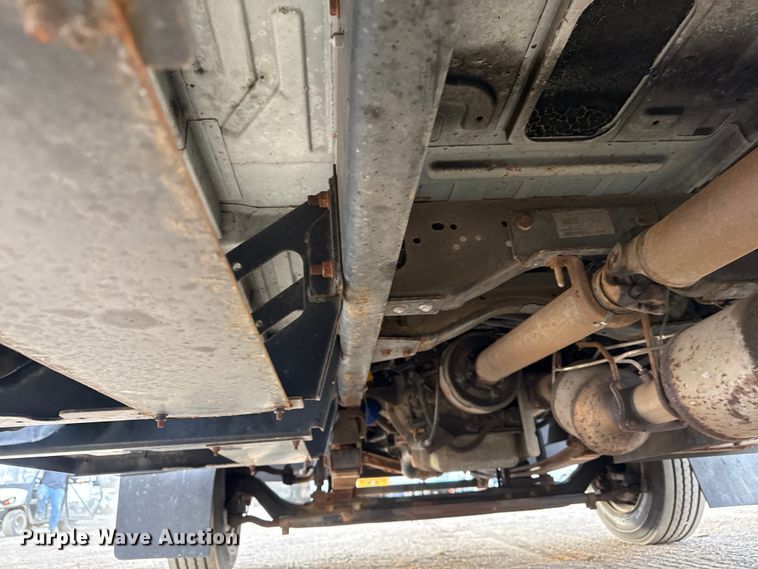 image for item EG2011 2009 GMC C5500 Crew Cab box truck