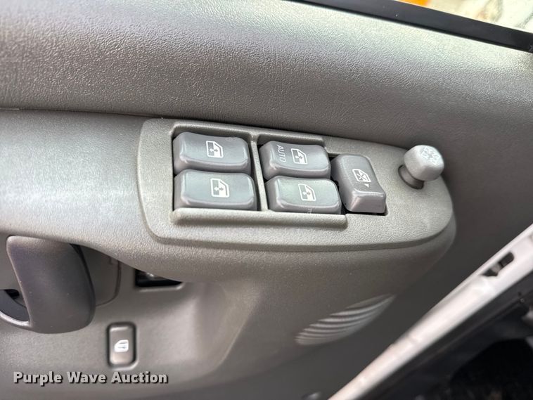 image for item EG2011 2009 GMC C5500 Crew Cab box truck