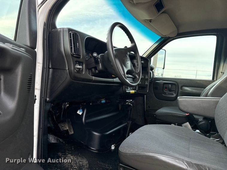 image for item EG2011 2009 GMC C5500 Crew Cab box truck