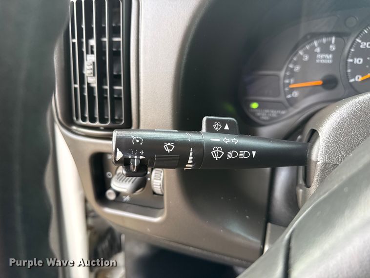 image for item EG2011 2009 GMC C5500 Crew Cab box truck