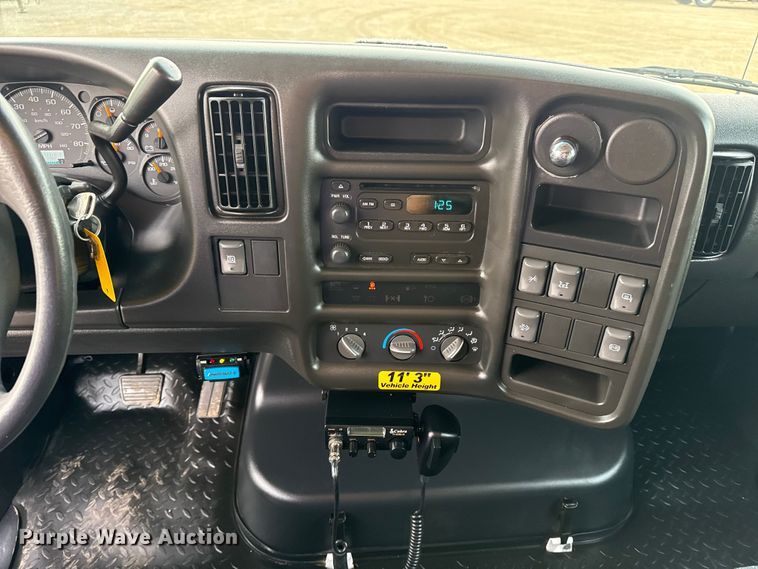 image for item EG2011 2009 GMC C5500 Crew Cab box truck