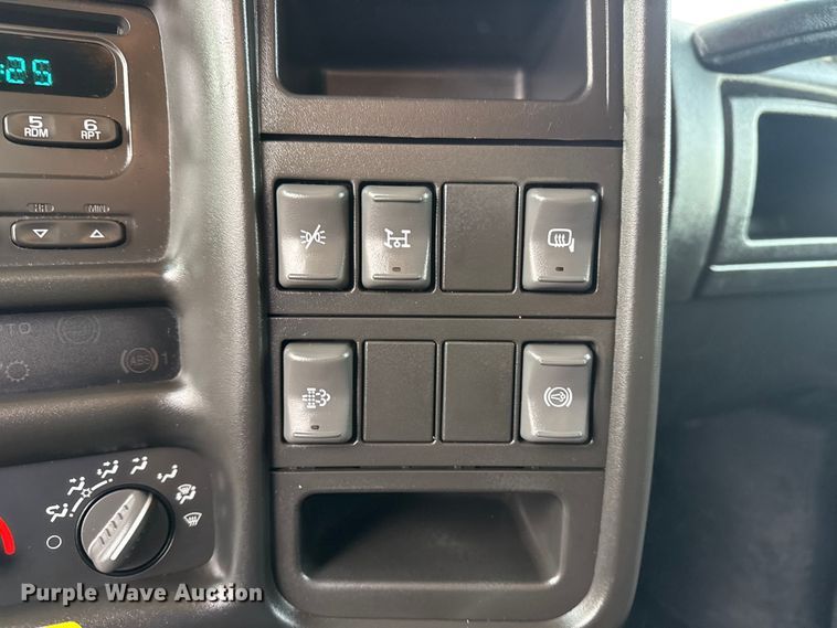 image for item EG2011 2009 GMC C5500 Crew Cab box truck