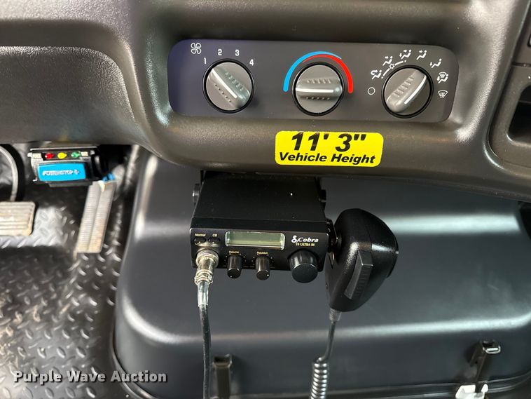 image for item EG2011 2009 GMC C5500 Crew Cab box truck