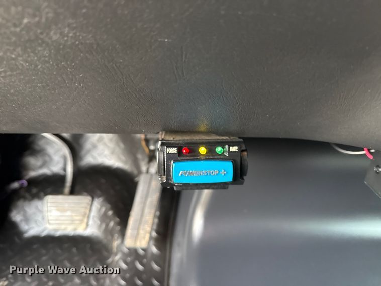 image for item EG2011 2009 GMC C5500 Crew Cab box truck