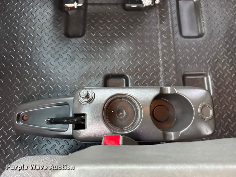 image for item EG2011 2009 GMC C5500 Crew Cab box truck