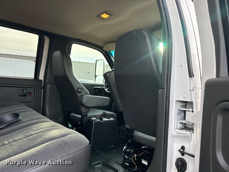 image for item EG2011 2009 GMC C5500 Crew Cab box truck