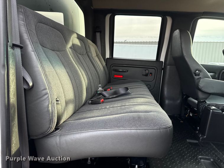 image for item EG2011 2009 GMC C5500 Crew Cab box truck