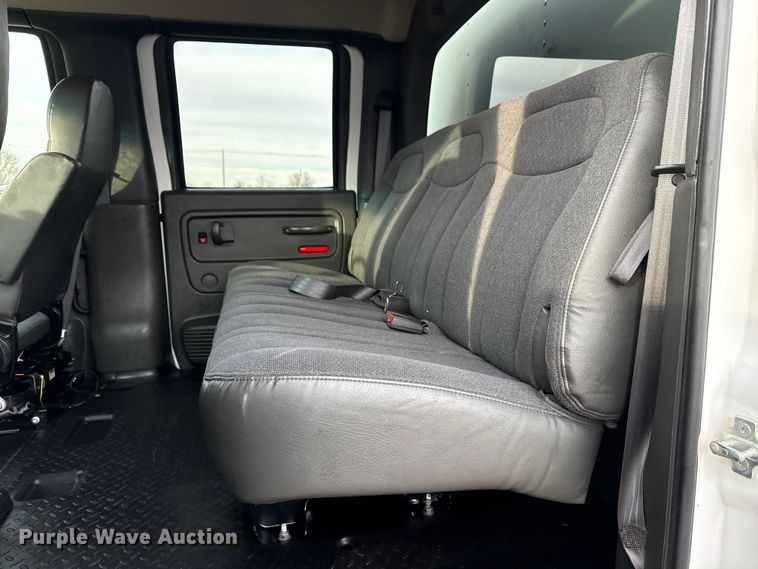 image for item EG2011 2009 GMC C5500 Crew Cab box truck