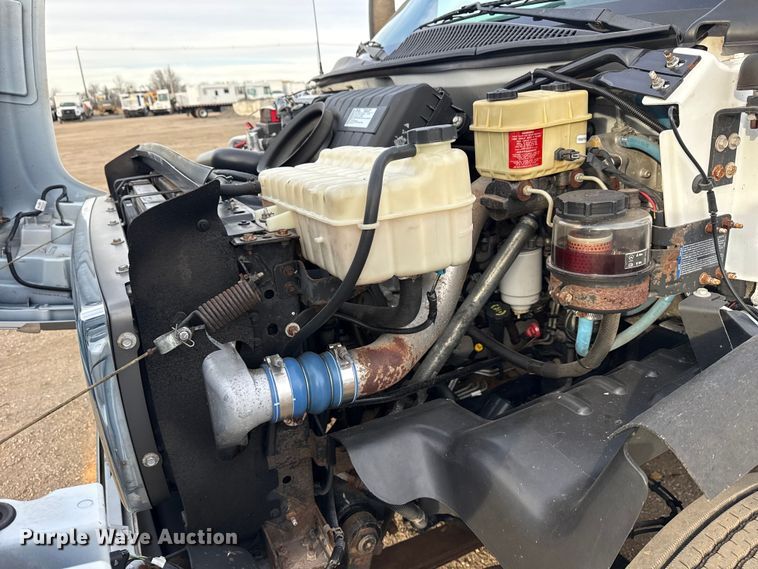 image for item EG2011 2009 GMC C5500 Crew Cab box truck