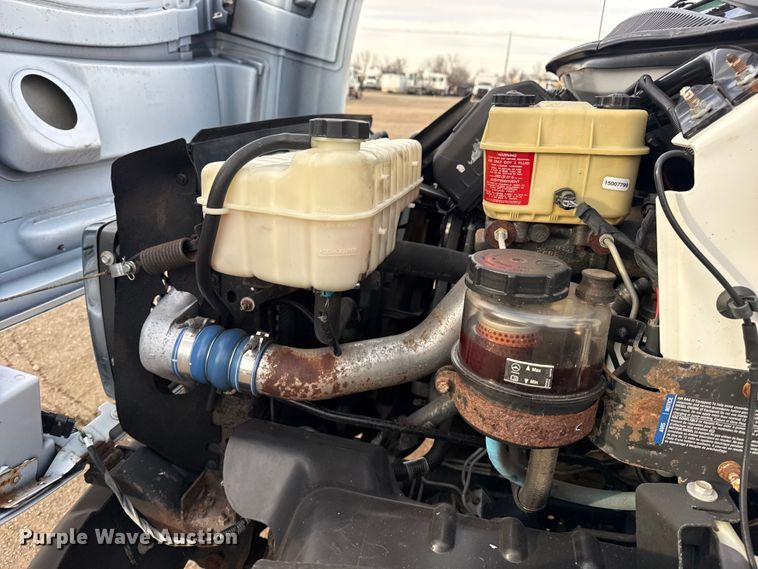 image for item EG2011 2009 GMC C5500 Crew Cab box truck