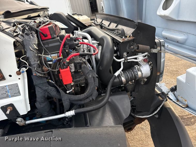 image for item EG2011 2009 GMC C5500 Crew Cab box truck