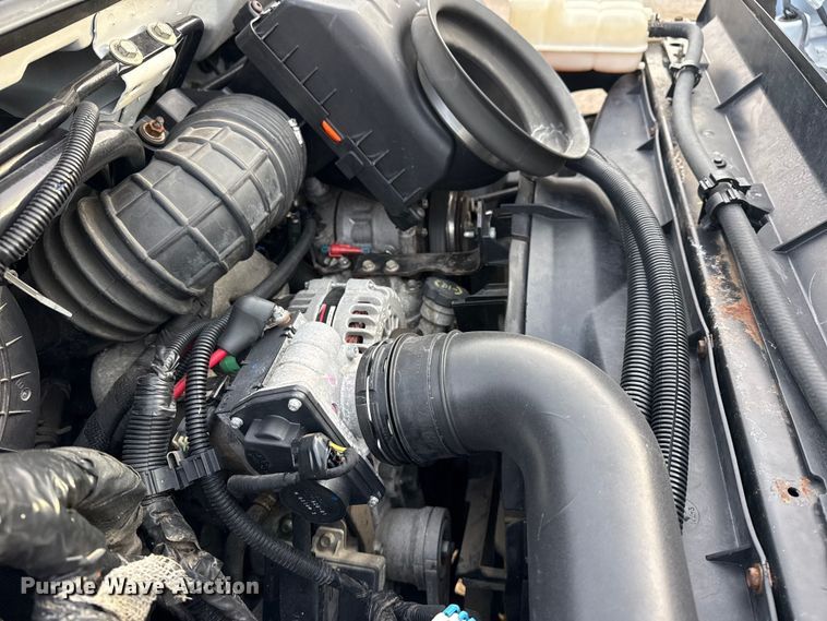 image for item EG2011 2009 GMC C5500 Crew Cab box truck