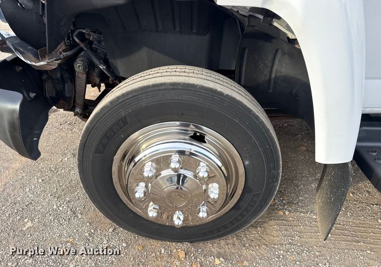 image for item EG2011 2009 GMC C5500 Crew Cab box truck