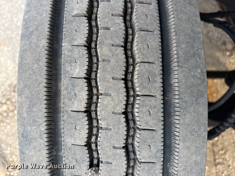 image for item EG2011 2009 GMC C5500 Crew Cab box truck