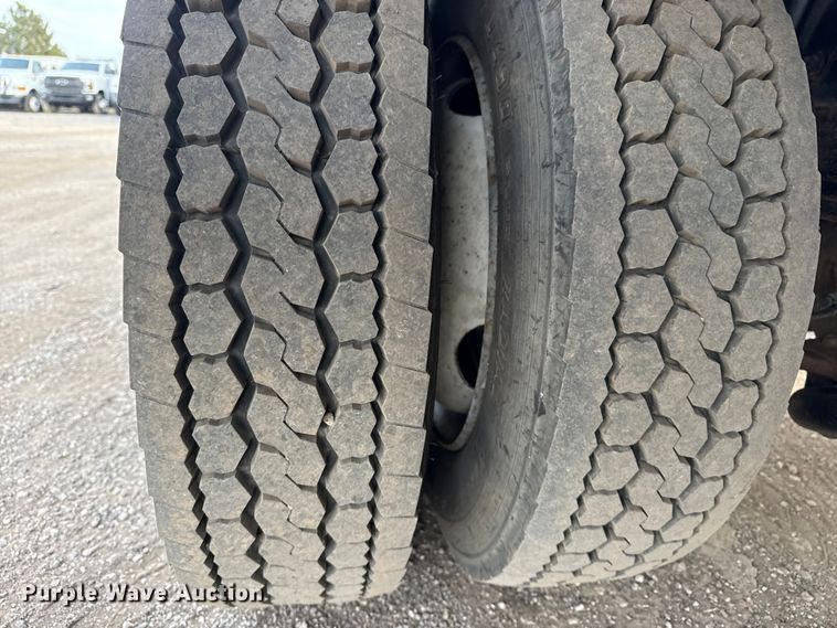 image for item EG2011 2009 GMC C5500 Crew Cab box truck