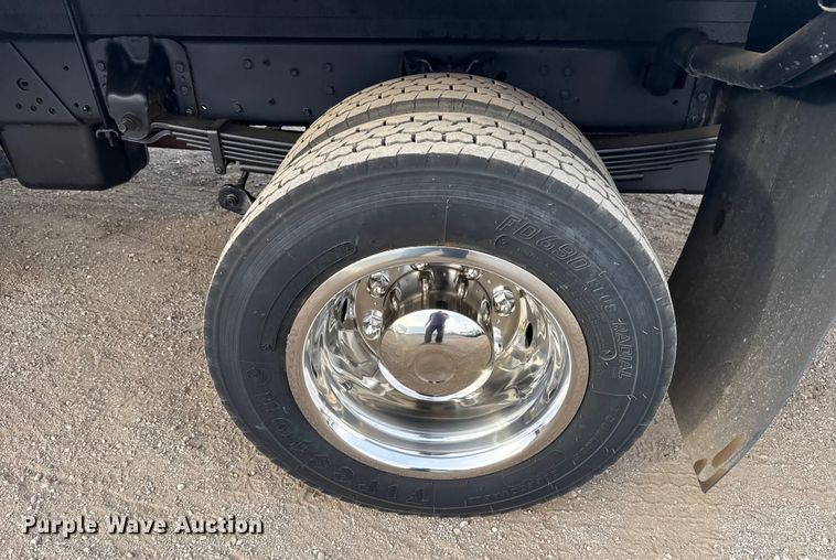 image for item EG2011 2009 GMC C5500 Crew Cab box truck