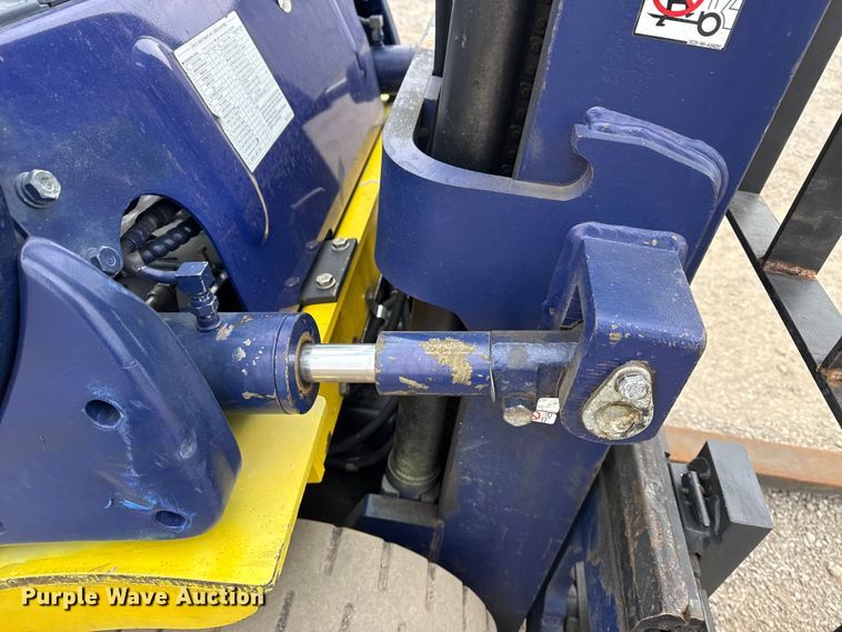 image for item EG2014 Komatsu FG25ST-12 forklift