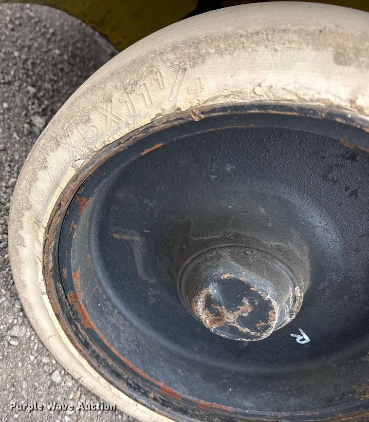 image for item EG2014 Komatsu FG25ST-12 forklift