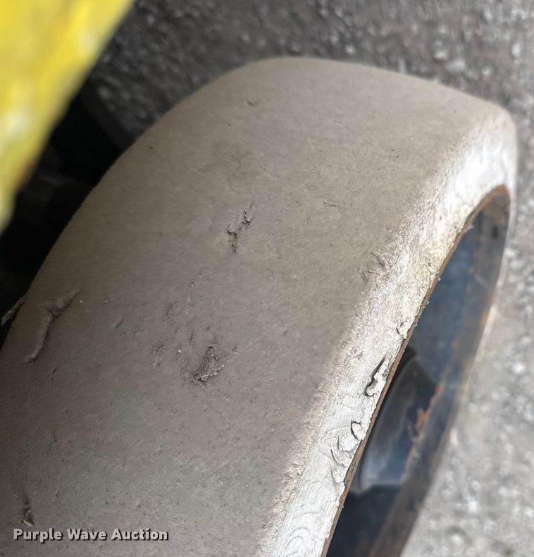 image for item EG2014 Komatsu FG25ST-12 forklift