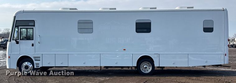 image for item EG2026 2017 Winnebago mobile medical unit
