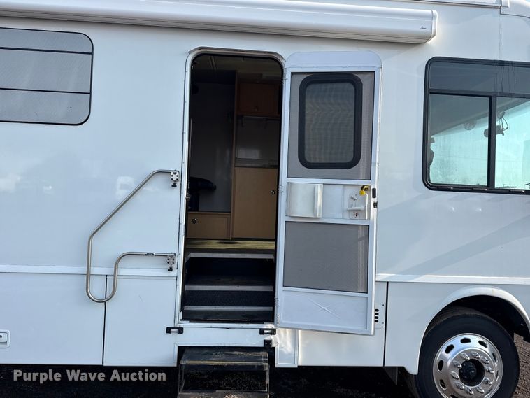 image for item EG2026 2017 Winnebago mobile medical unit