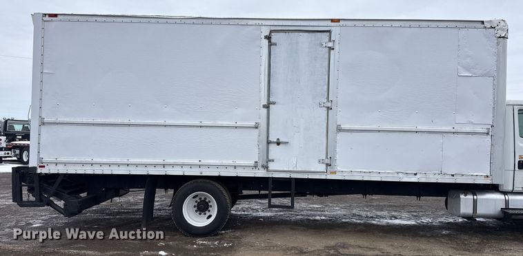 image for item EG2041 2000 Freightliner FL60 box truck