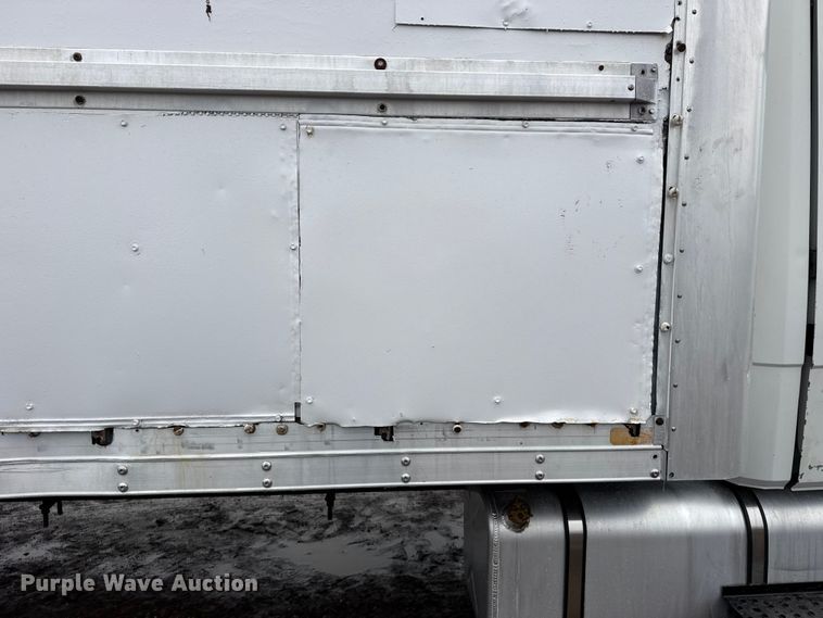 image for item EG2041 2000 Freightliner FL60 box truck