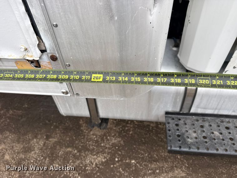 image for item EG2041 2000 Freightliner FL60 box truck