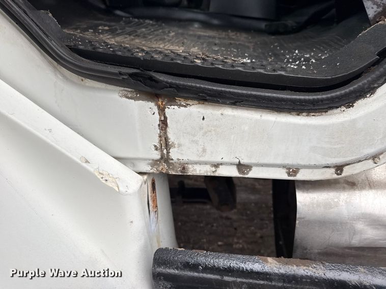 image for item EG2041 2000 Freightliner FL60 box truck