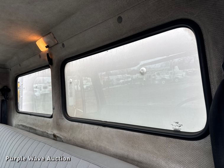 image for item EG2041 2000 Freightliner FL60 box truck