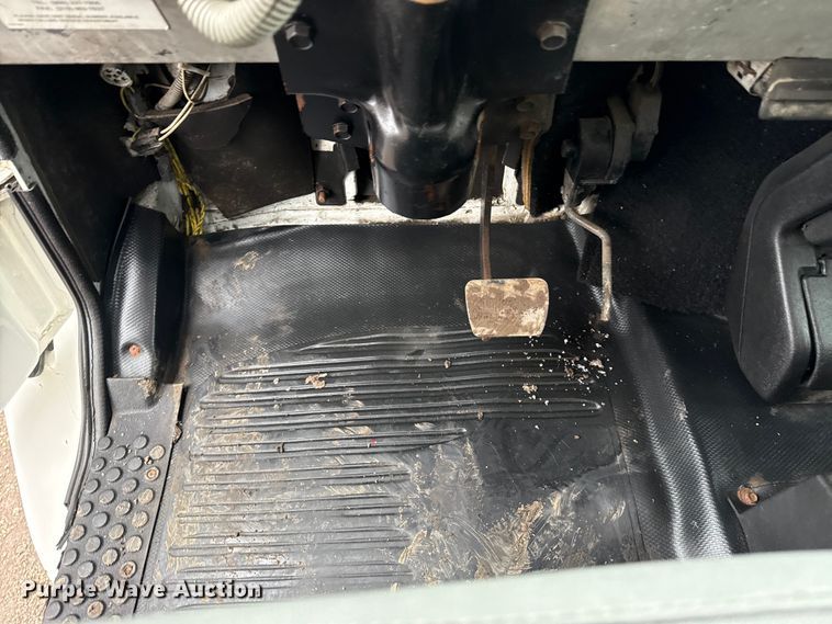 image for item EG2041 2000 Freightliner FL60 box truck