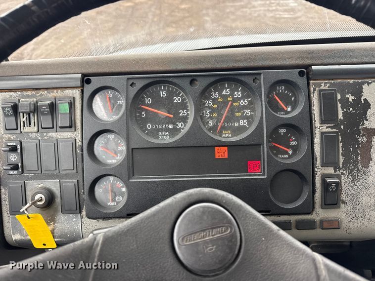 image for item EG2041 2000 Freightliner FL60 box truck