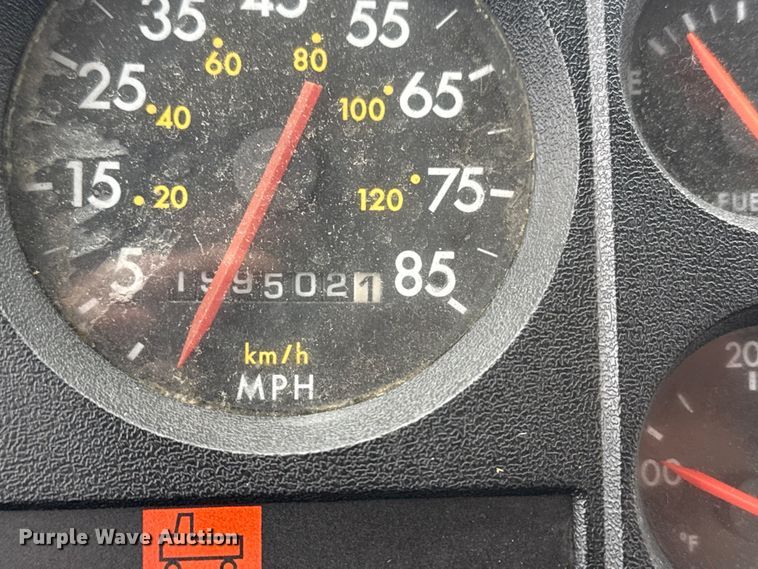 image for item EG2041 2000 Freightliner FL60 box truck