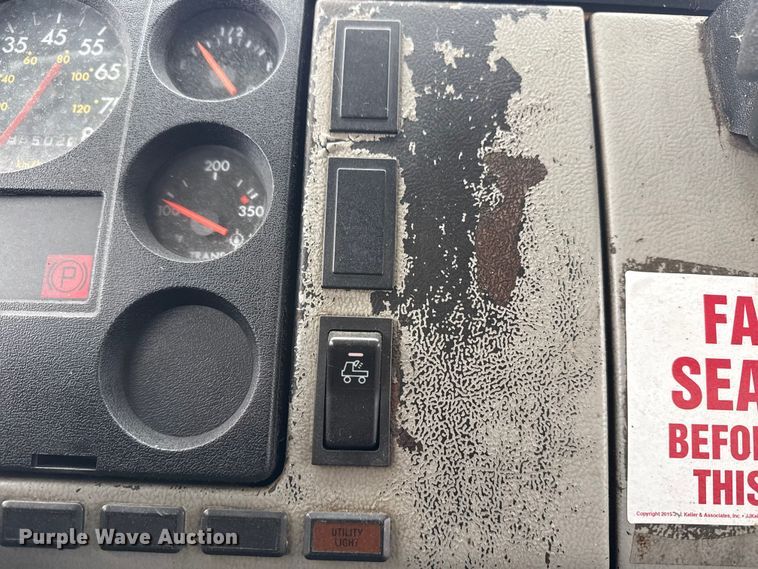 image for item EG2041 2000 Freightliner FL60 box truck