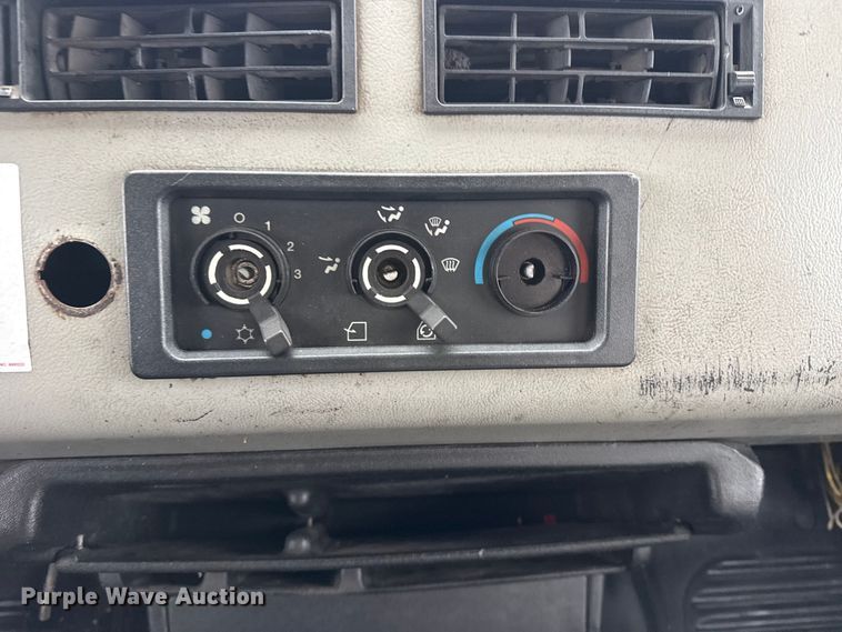 image for item EG2041 2000 Freightliner FL60 box truck