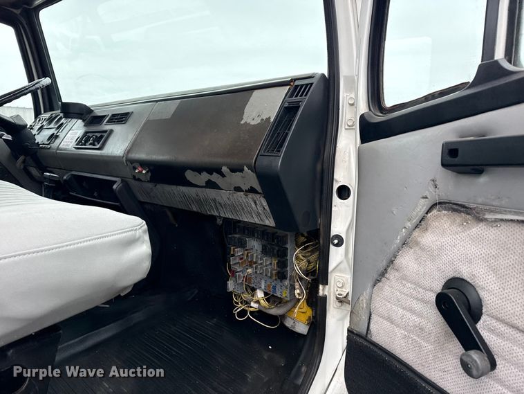 image for item EG2041 2000 Freightliner FL60 box truck