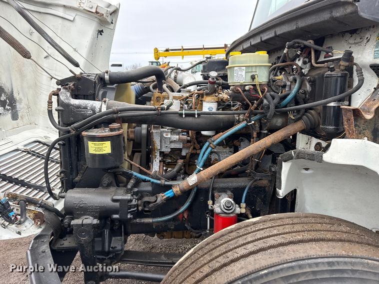 image for item EG2041 2000 Freightliner FL60 box truck