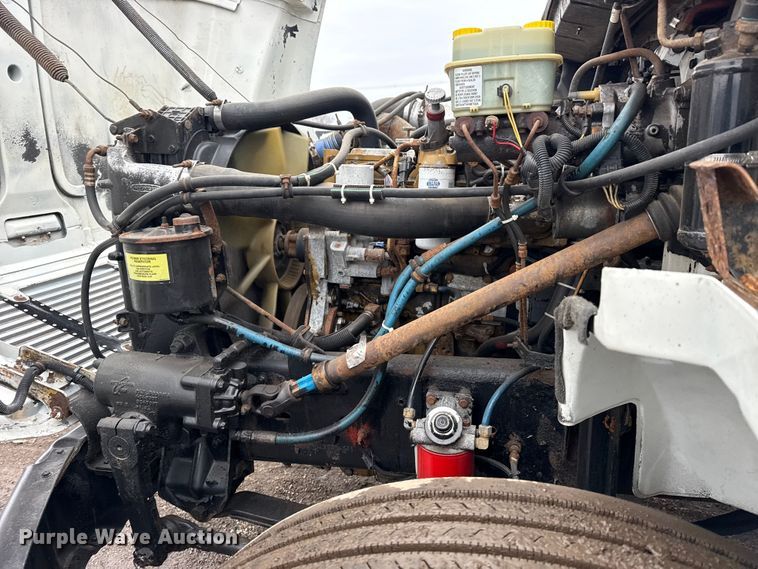 image for item EG2041 2000 Freightliner FL60 box truck