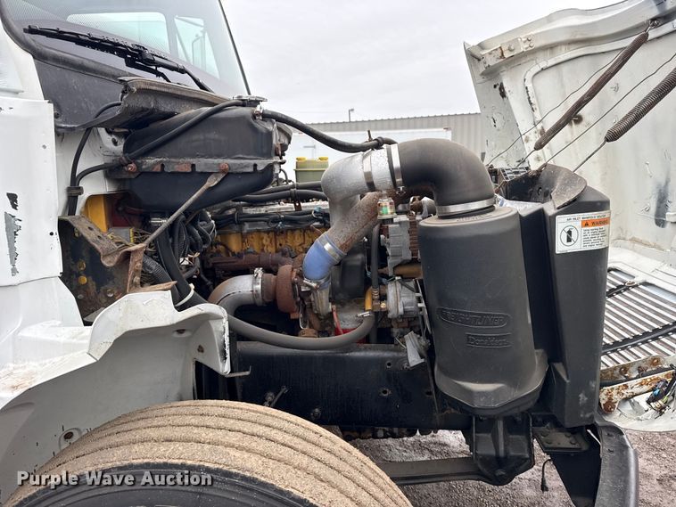 image for item EG2041 2000 Freightliner FL60 box truck