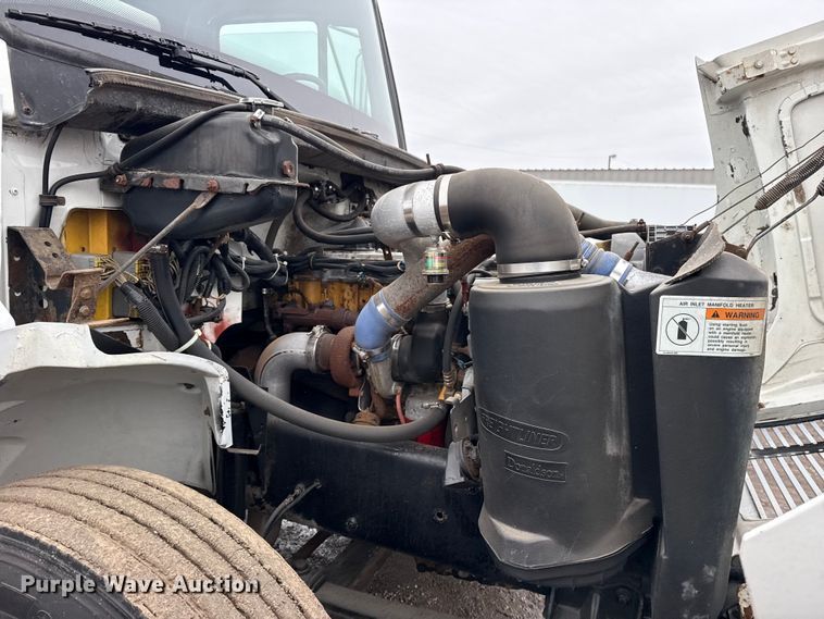 image for item EG2041 2000 Freightliner FL60 box truck