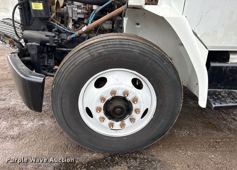 image for item EG2041 2000 Freightliner FL60 box truck