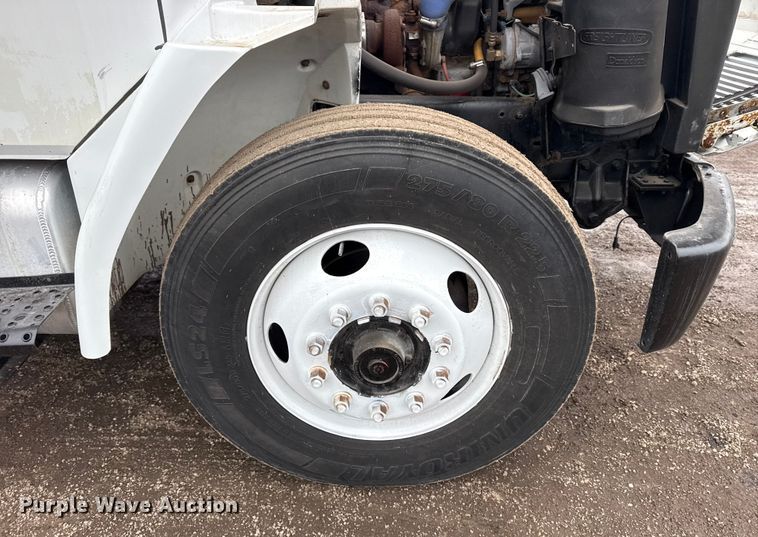 image for item EG2041 2000 Freightliner FL60 box truck