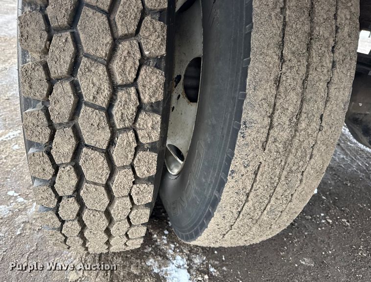 image for item EG2041 2000 Freightliner FL60 box truck