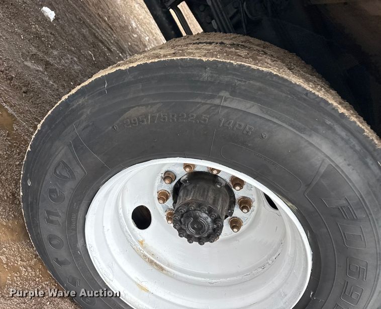 image for item EG2041 2000 Freightliner FL60 box truck