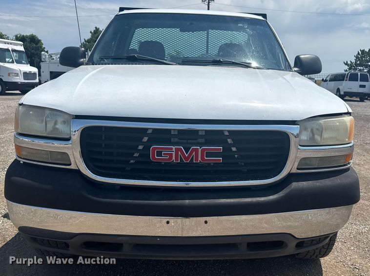 image for item EG6122 2001 GMC Sierra 2500HD flatbed pickup truck