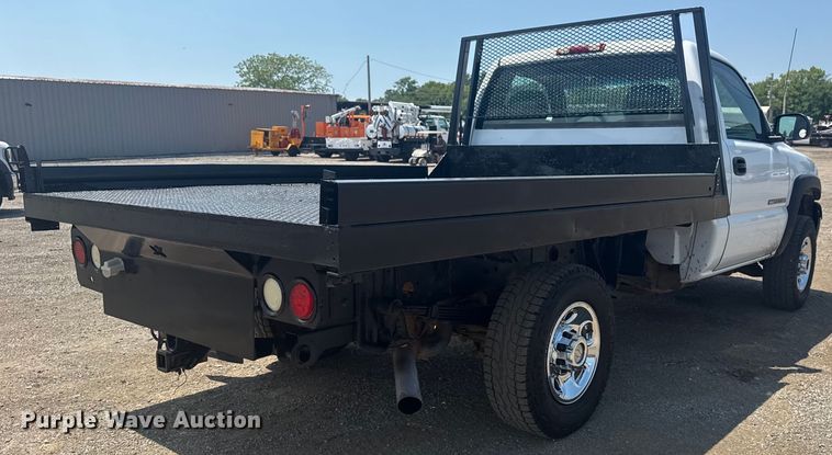 image for item EG6122 2001 GMC Sierra 2500HD flatbed pickup truck