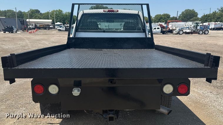image for item EG6122 2001 GMC Sierra 2500HD flatbed pickup truck