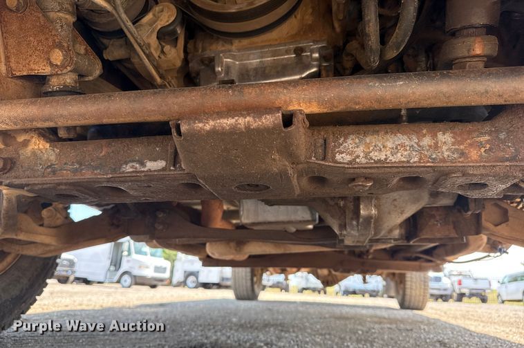 image for item EG6122 2001 GMC Sierra 2500HD flatbed pickup truck