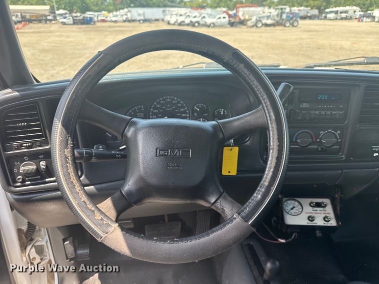 image for item EG6122 2001 GMC Sierra 2500HD flatbed pickup truck