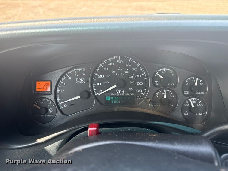 image for item EG6122 2001 GMC Sierra 2500HD flatbed pickup truck